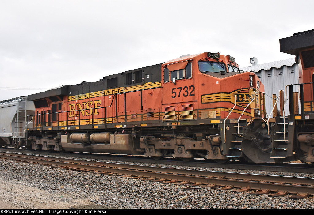 BNSF 5732